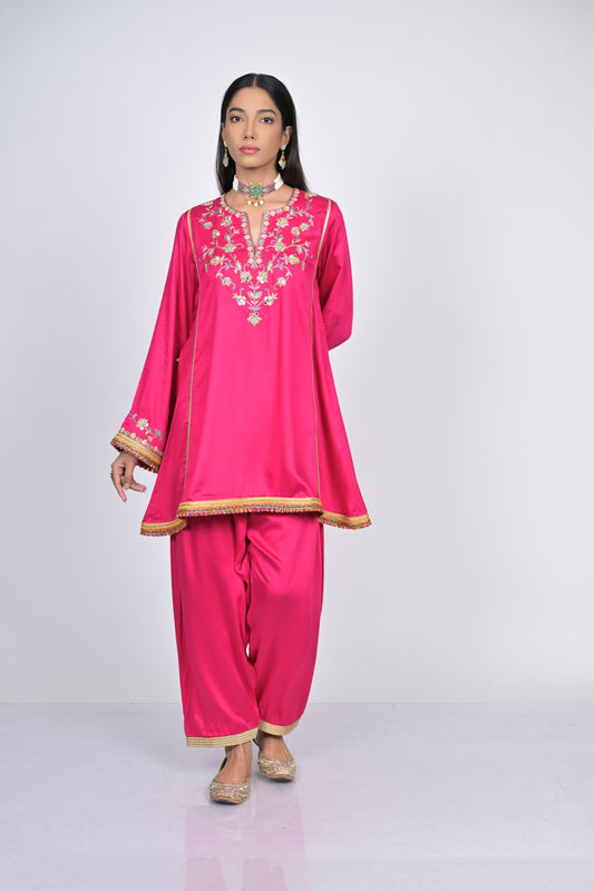 Elegant Pink Embroidered Kurta Set